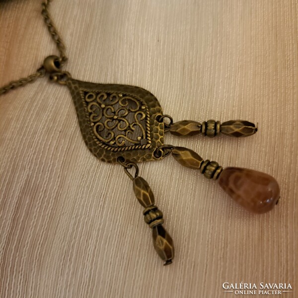 Indian pendant with agate stone, 4 cm.