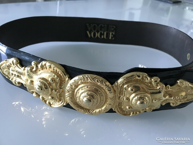Elegant vogue patent leather belt with huge gilded decoration, size 70