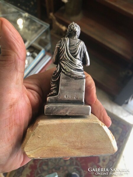 Mózes szobor ezüstből, márványtalpon, antik, 14 cm-es magasságú.