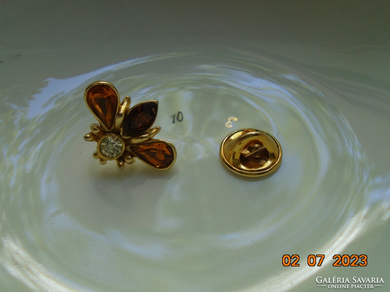 Méhecske aranyozott bross csiszolt kövekkel pillangó patent
