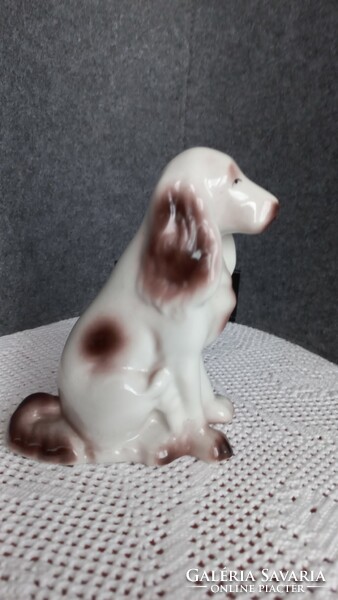 Retro Raven House marked porcelain dog, flawless, height 14 cm, width: 12 cm.
