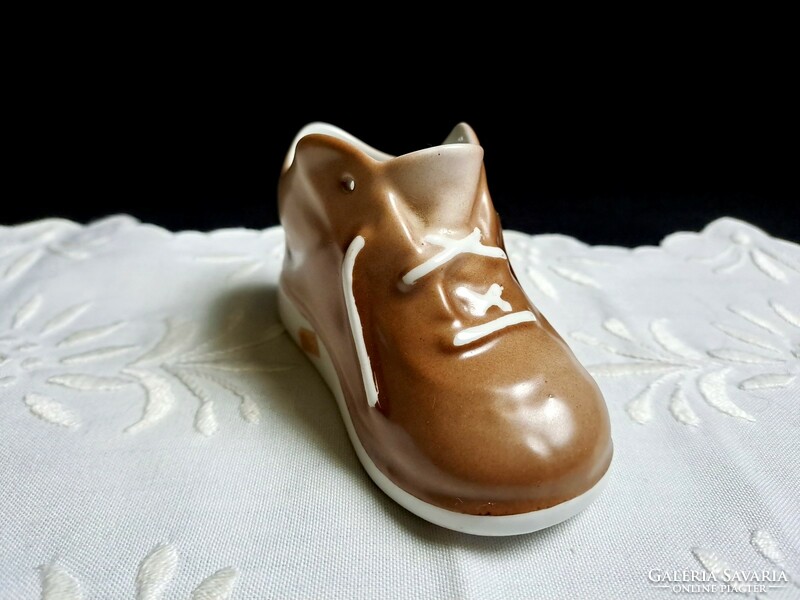 Aquincumi porcelán cipő ritka barna színben