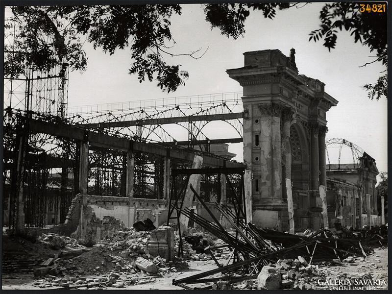 Larger size, photo art work by István Szendrő. The building of the bombed industrial hall is the city park