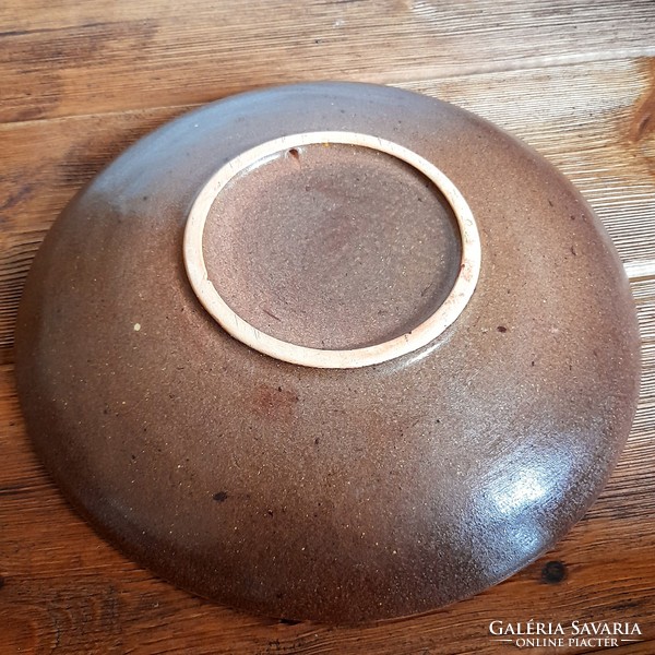 Ceramic wall plate with Hidi mark. Diameter: 25 cm.