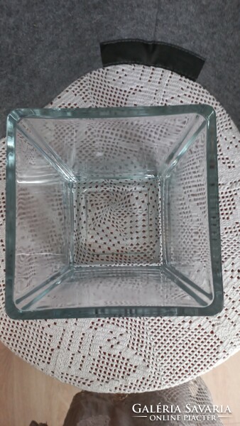 Szögletes vastag falú üveg váza vélhetően Leonardo, hibátlan, nehéz 1950 gr, 17 cm magas,