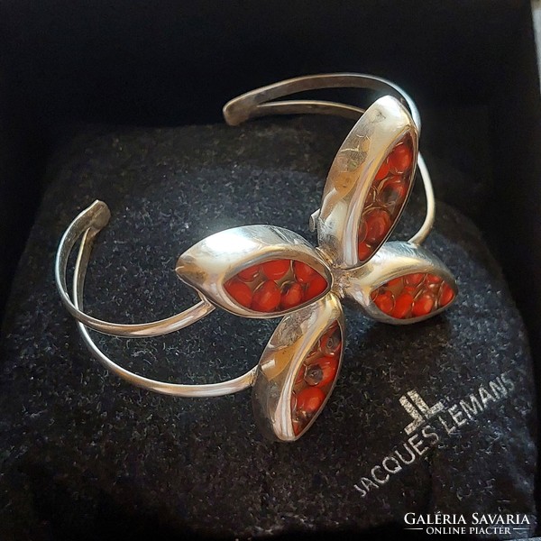 Beautiful flower-shaped silver bracelet with red berries, open