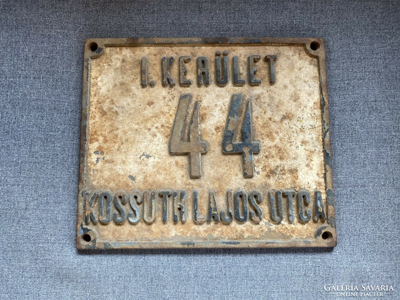 Vasöntvény házszámtábla (1,8 kg) - I. kerület Kossuth Lajos utca 44.