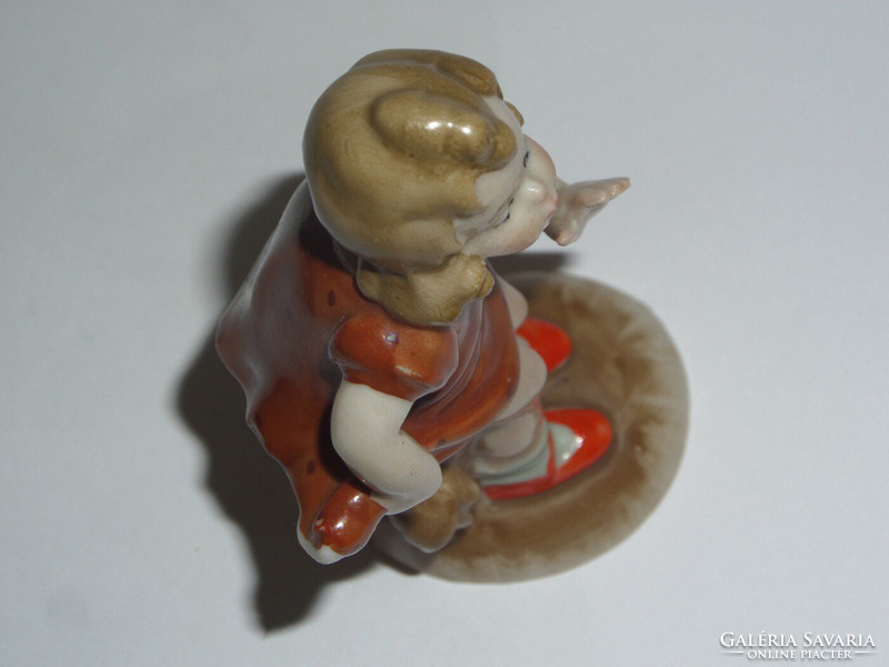 Antik, régi Bertram jellegű porcelán figura, nipp