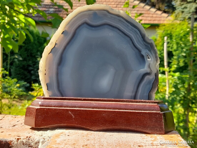 Agate, with mineral pedestal, 13.5 cm