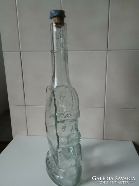 Hegedű formájú üveg