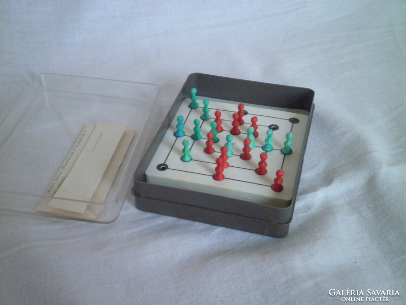 Retro fanni traveling mill board game