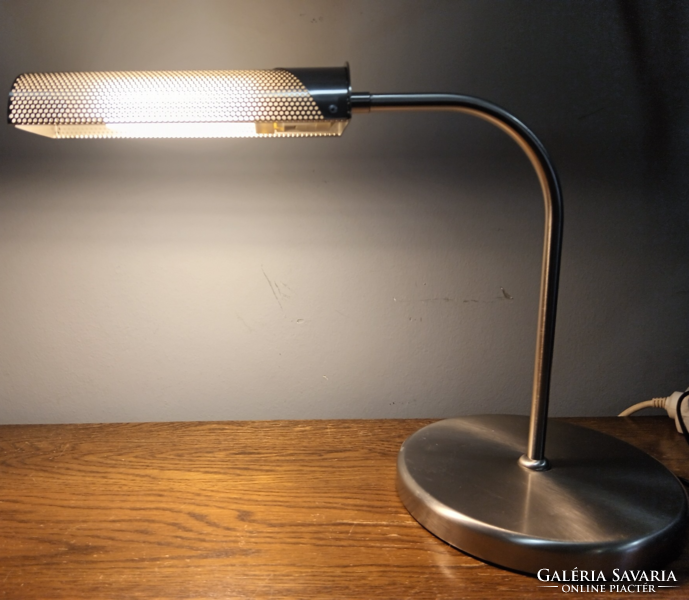 Modern design asztali lámpa. Alkudható