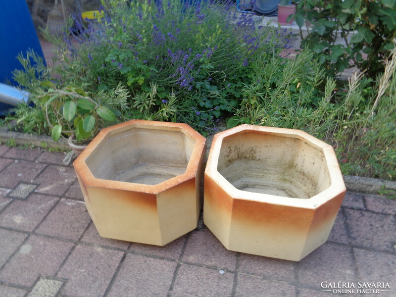 Pair of Zsolnay pyrogranite large outdoor pots from the 60s. Rare !!