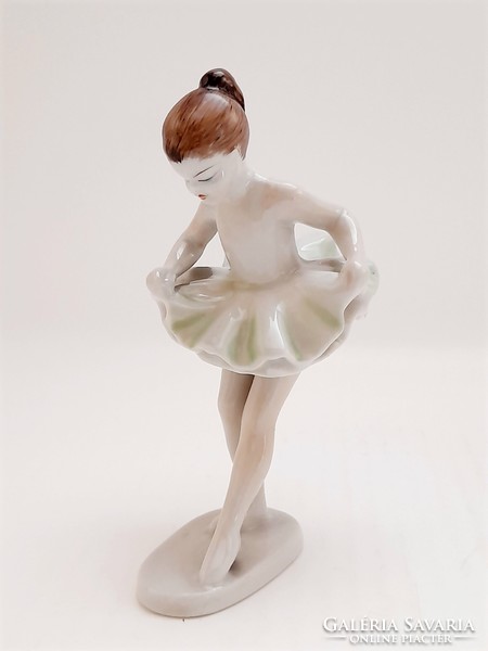 Hollóházi porcelán balerina, 13,5 cm