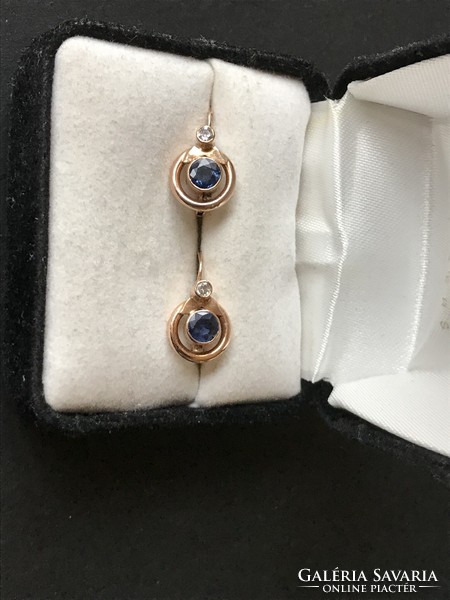 Antique yellow gold earrings with sapphires and small brilliant shocks