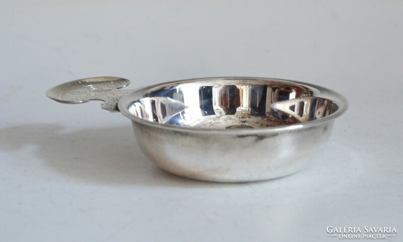 Silver bowl with a hand-chiseled angel pattern. 800 Fine Italy rare./Nf45