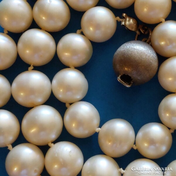 Beautiful Genuine Cultured Pearl Necklace with Blue Silver Ball Clasp Made of Selected Round Pearls