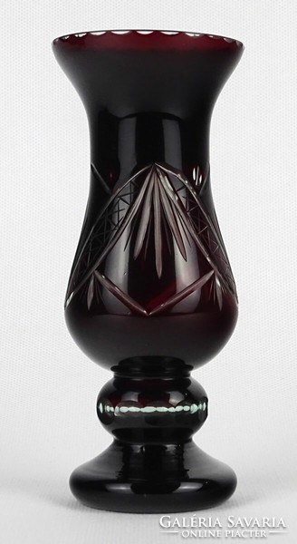 1N515 Régi talpas bordóra színezett üveg váza 15.5 cm