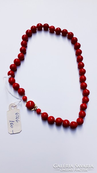 Red retro necklace, old, new condition.