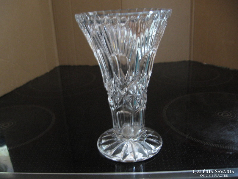 Metszett antik kristály talpas váza