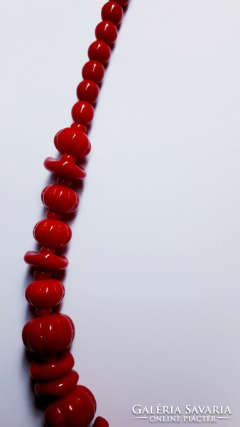 Red retro necklace, old, new condition.