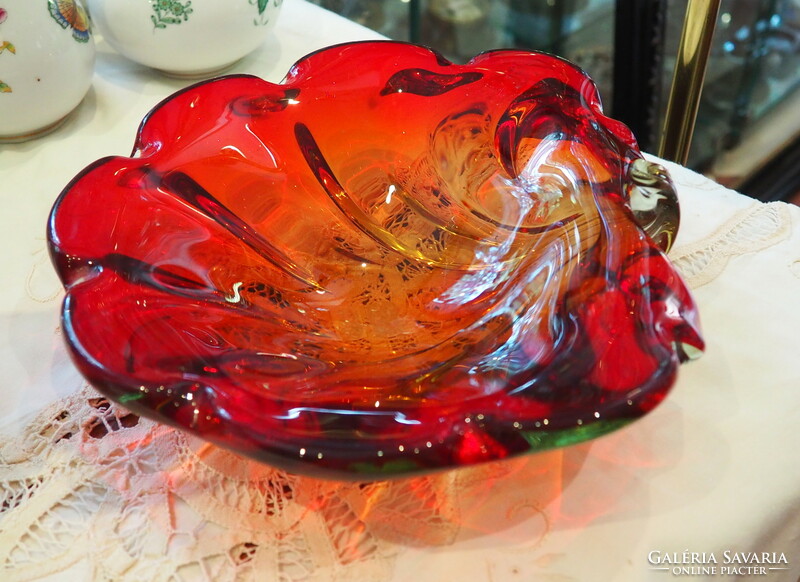 Decorative, shell-shaped glass bowl