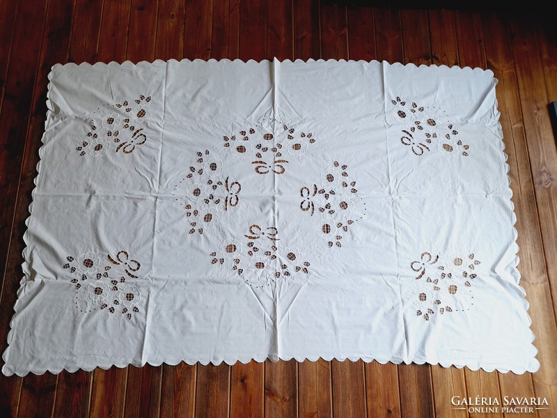 Large white tablecloth, 220 x 145 cm
