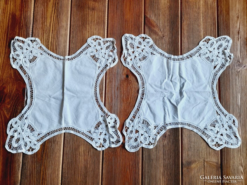 Small tablecloths with lace edges in a pair, 40 x 42 cm