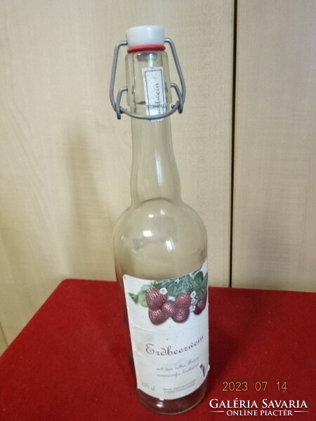 There was strawberry wine in a white 0.75 l bottle with a buckle. Jokai.
