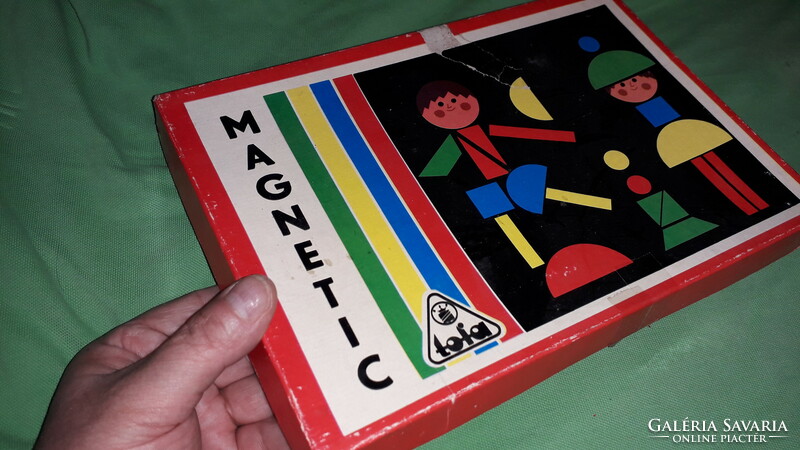 Régi TOFA fa -mágneses képkirakó játék dobozával a képek szerint
