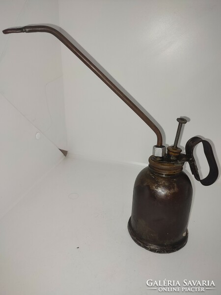 Antique oiling can