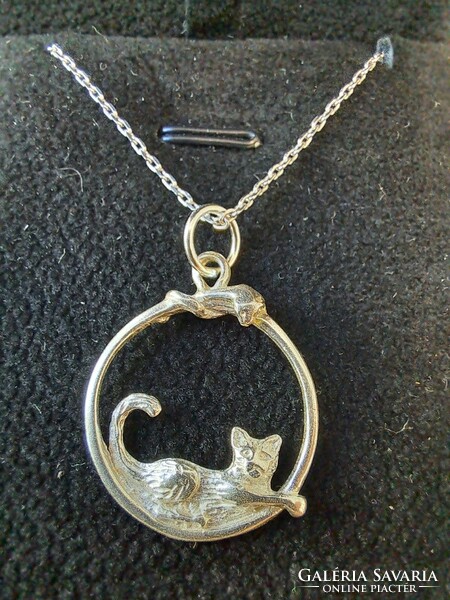 Silver kitten/cat necklace
