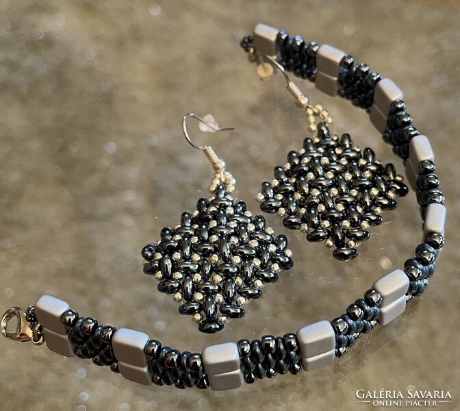 Hematite blue and silver beaded women's bracelet and rhombus earrings jewelry set