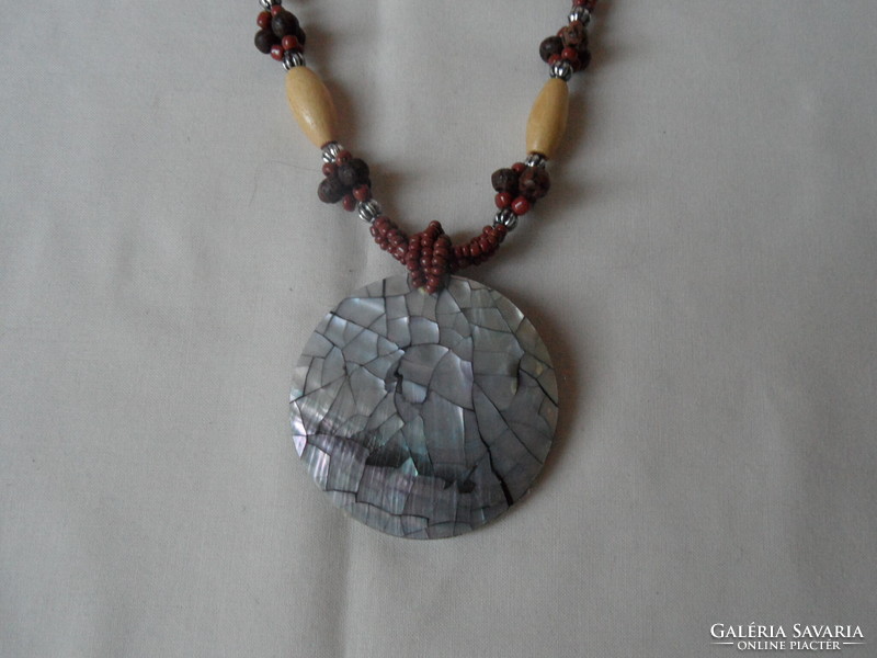 Shell pendant with necklace