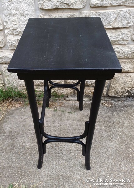 Antik thonet asztal, lerakó asztal dohányzó kávézó szalon,laptop asztal posztamens szobortartó