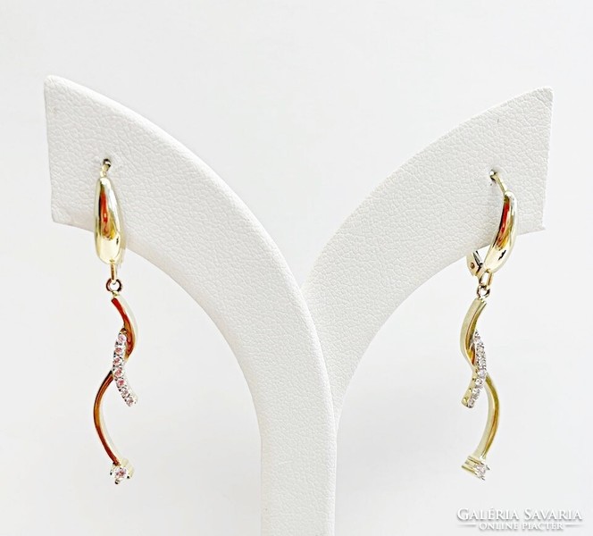 Yellow gold dangling earrings with zircon stones