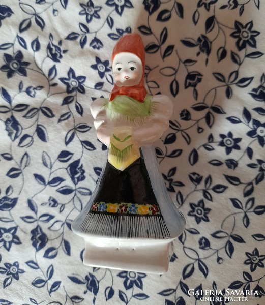 Lány népviseletben porcelán figura, bodrogkeresztúri
