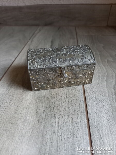 Pazar régi ezüstözött ékszertartó doboz II. (10,5x7x5,5 cm)