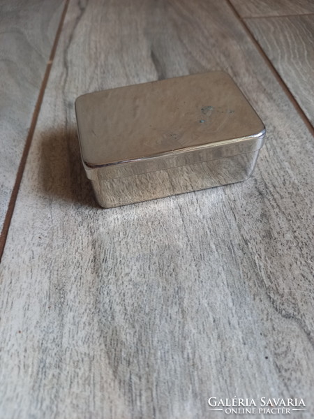 Kisebb régi ezüstözött doboz (7,7x5,2x2,9 cm)