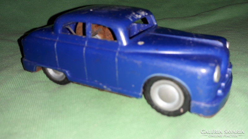 Old record factory works, momentum, vinyl, police toy car, according to the pictures