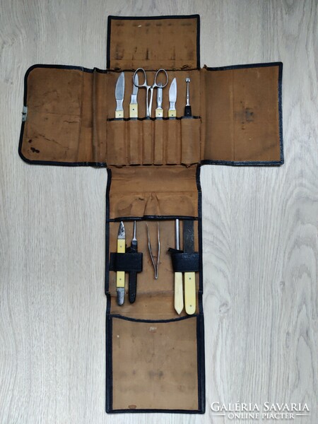 Old barber's tools in a leather case - Léber kalman