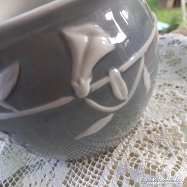 Porcelain glazed bowl