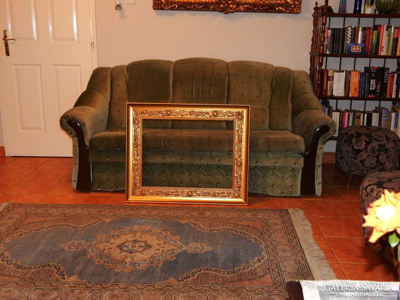83 X 67 cm external picture frame in excellent condition