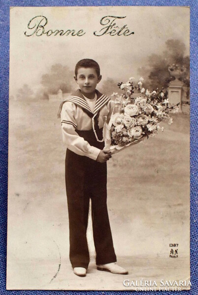 Antik üdvözlő fotó képeslap matróz ruhás kisfiú rózsacsokorral