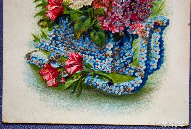 Antik dombornyomott glitteres üdvözlő  képeslap  virágcsokor nefelejcs szánon