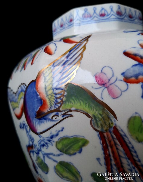 Dt/300. – Beautiful mason's floral bird octahedron vase