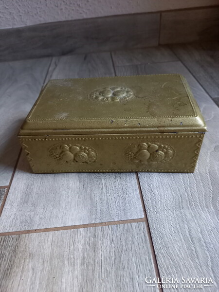 Interesting old large steel box with wooden inlay (19.5x12x7.5 cm)