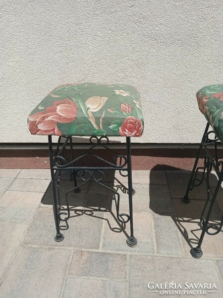 Vintage rusztikus kovácsoltvas székek 2 db alkudható.