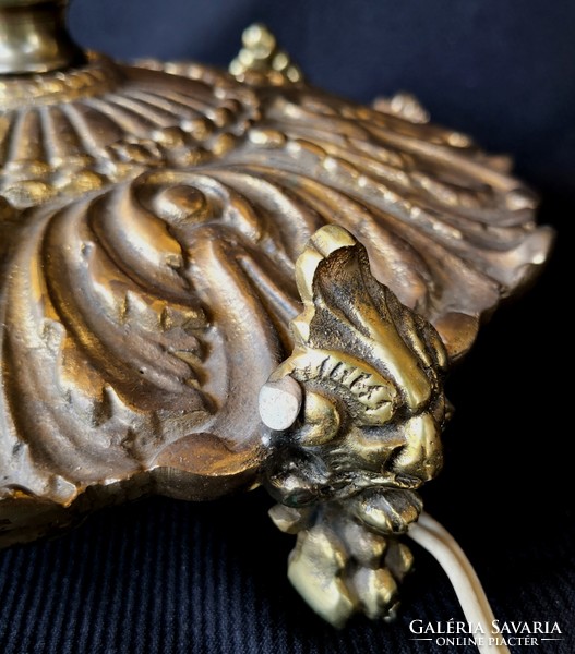 Dt/313 – a huge neo-baroque style table lamp with a fabric shade and lion's claw legs