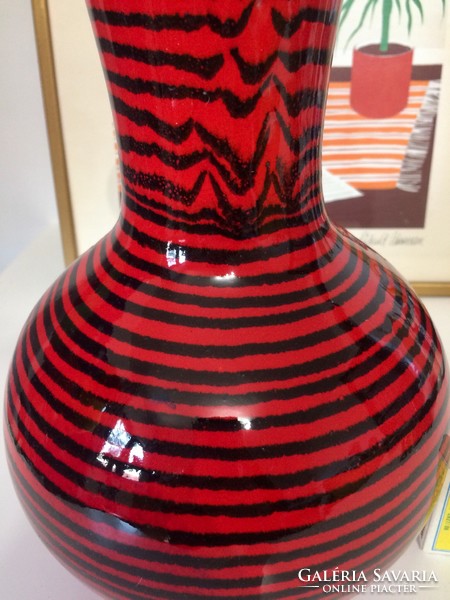Retractable ceramic vase